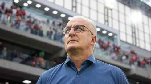 Athletico surpreende e define futuro de 4 jogadores