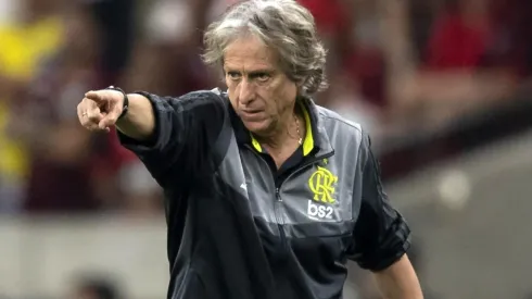 Jorge Jesus libera 11 jogadores do Flamengo