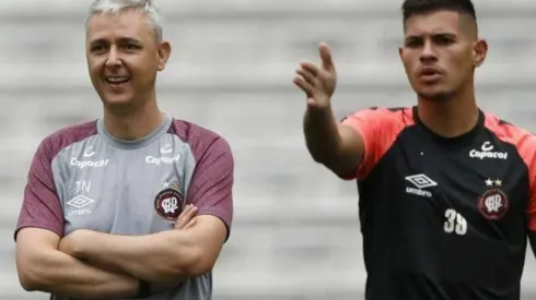 Bruno Guimarães aponta fator que atrapalha Tiago no Corinthians