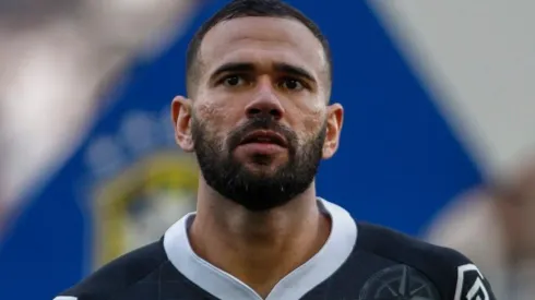 Leandro Castán toma frente de movimento para