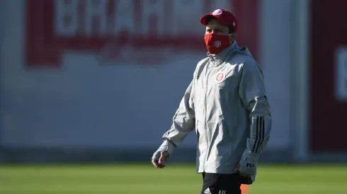 Coudet avalia retorno do Inter aos treinos no CT Parque Gigante