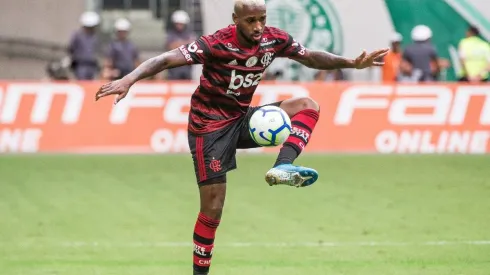 Pai de Gerson rasga elogios ao Fla e define permanência do meia no Mengão