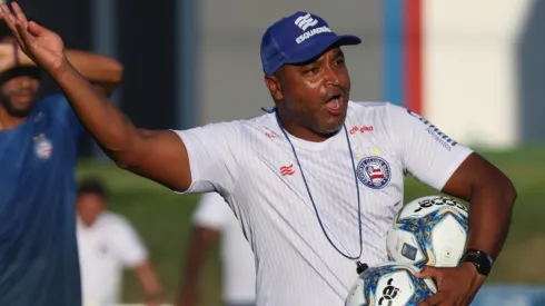 Róger 'seleciona' destaques da base e Bahia renova com 2 atletas