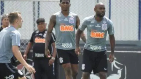 Atacante do Corinthians precisa de cuidados especiais, diz preparador
