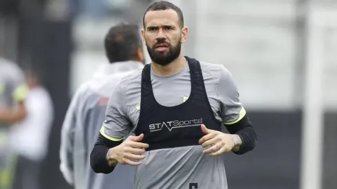 Castán rasga elogios ao Vasco e se declara: