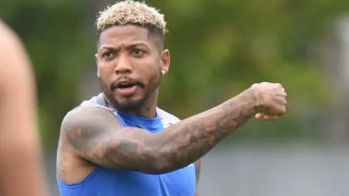 Marinho desabafa e discute com torcedor do Peixe na web