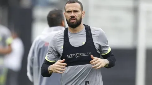 Após anúncio de acerto com Touré, Leandro Castán dispara contra Leven Siano