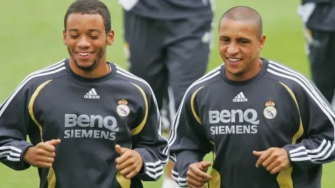 Marcelo e Roberto Carlos, durante treino do Real Madrid em 2007.