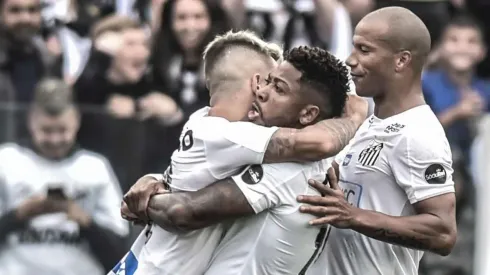 Peres dá o braço a torcer e coloca destaque à venda no Santos