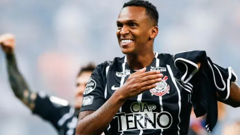 Jô define contrato, luvas e salário no Corinthians