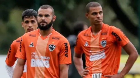 Atlético rescinde com meio-campista revelado no clube