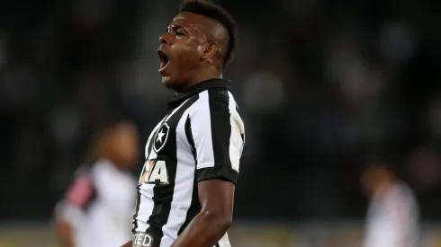 Após Marcos Vinícius, Botafogo pode se desfazer de atacante do elenco