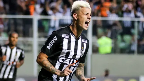 Róger Guedes entra no clima da torcida do Atlético