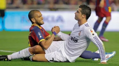 Daniel Alves não perde a chance de provocar CR7