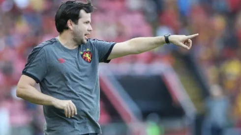 Sport negocia com lateral ex-Flamengo