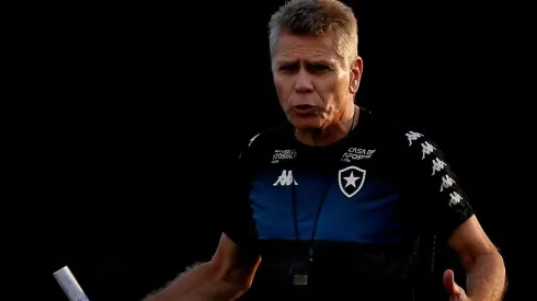 Autuori demonstra irritação com volta do Campeonato Carioca