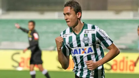 Keirrison é envolvido em campanha de candidato do Coritiba