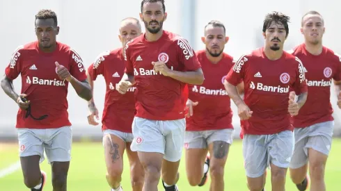 Inter recebe sondagem do futebol árabe por lateral-esquerdo