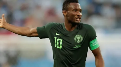 Mikel volta aos holofotes do Botafogo ao recusar oferta milionária