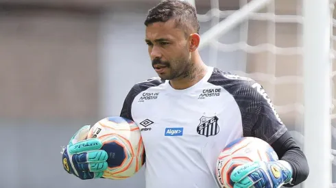Com a situação incerta, Vladimir indica seu futuro no Santos