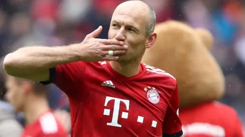 Robben anuncia retorno ao futebol