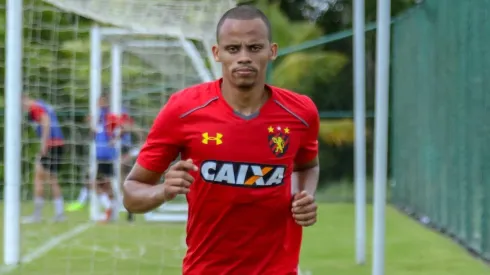 Sem papas na língua, Bivar comenta situações de Rithely e Cleberson