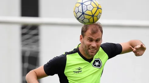 Além de Carli, mais um jogador entra com ação contra o Botafogo