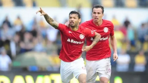 Ex-atacante do Inter volta aos holofotes e "ajuda" clube