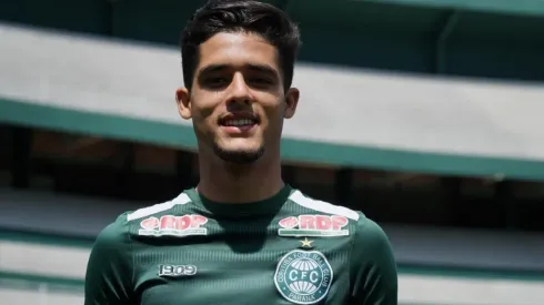 Conversa com multicampeão fez Yan Couto desistir do Barcelona e acertar com o Manchester City