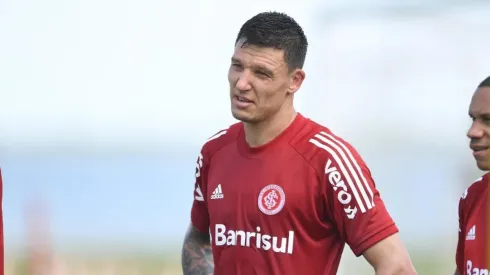 Inter faz contato com Huesca (ESP) para renovar empréstimo de Musto