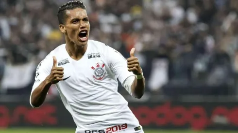 Corinthians coloca Benfica contra a parede pela venda de Pedrinho