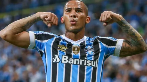 Jael diz sentir saudades do Grêmio e torcida pede volta do atacante