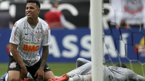 Tiago Nunes promove mudanças no Corinthians e