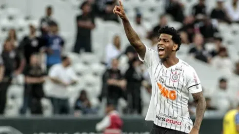 Gil comemora vitória no Dérbi e avalia estreia de Avelar na zaga