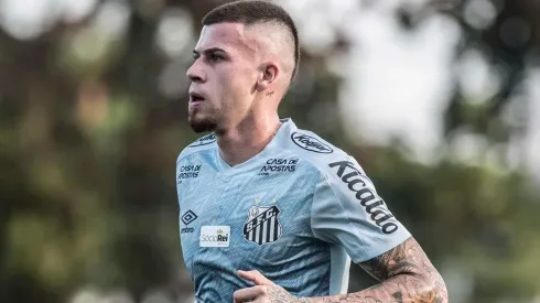 Jobson cresce no Santos e medalhão deve perder espaço entre os titulares
