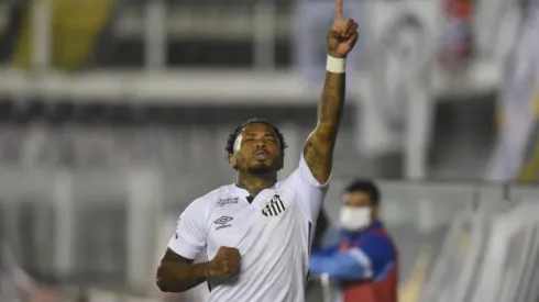 Marinho pede desculpas após eliminação do Santos