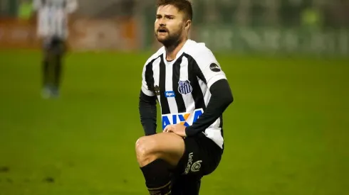 Situação de Eduardo Sasha ganha novo rumo no Santos