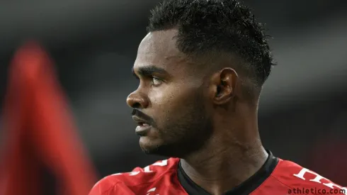 Nikão desabafa nas redes sociais após sofrer ataques racistas