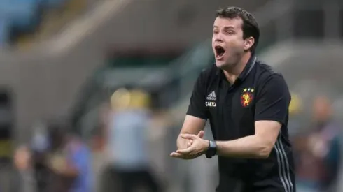 Daniel Paulista ganha reforço no meio-campo para a partida contra o Vasco