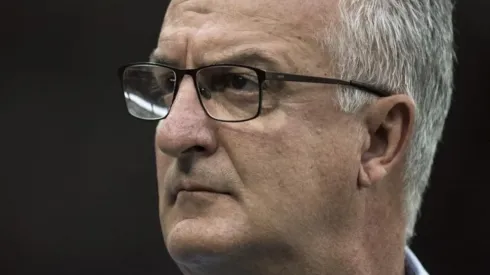 Dorival será ausência diante do Santos.