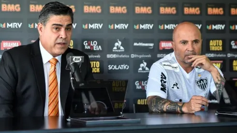 Sette Câmara acaba com festa de Sampaoli e barra reforço