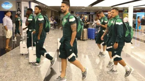 Torcida protesta contra elenco do Palmeiras após vitória sobre CAP