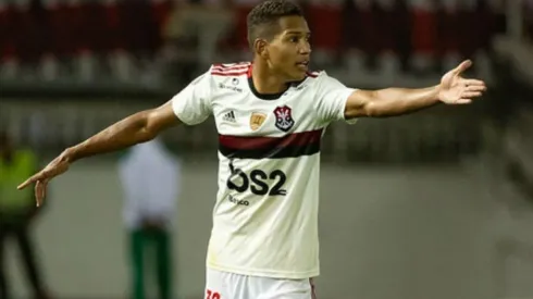 Flamengo confirma lesão na coxa e João Lucas desfalca time no Brasileirão