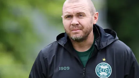 Incomodado com a lanterna, Mozart confia em volta por cima do Coritiba no Brasileiro: