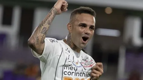 Luan comemora gol e quer dar a voltaPor cima no Timão