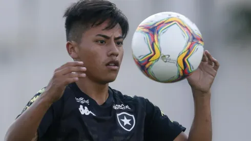 Lecaros é sondado e pode deixar o Botafogo