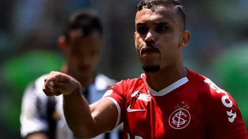 Cruzeiro adianta conversa com Inter para trazer Pottker ao ataque