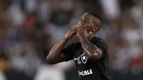 Torcida do Botafogo pede para que Rotenberg contrate o LE Jonathan