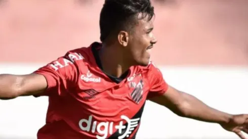 Eduardo Barros corta Mingotti e mais um jogador do time principal do Furacão