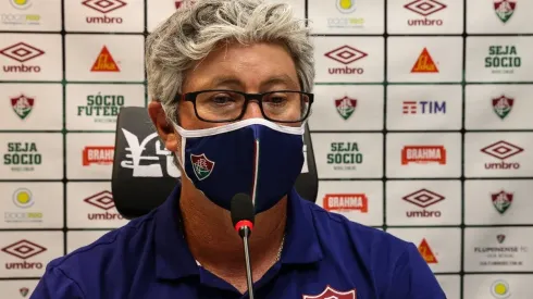 Odair sobe o tom contra a arbitragem após empate do Flu